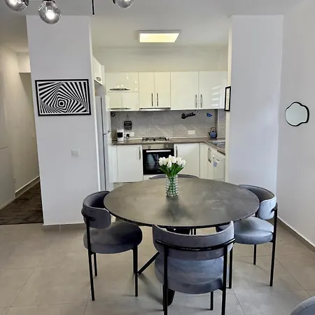 Modern In Kyrenia Center Apartment Aglantzia